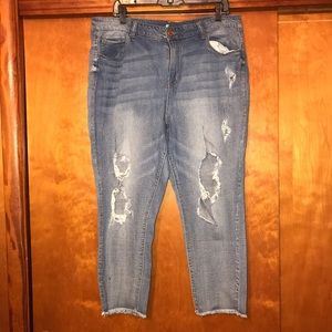 Medium Washed Distressed Jeans 👖